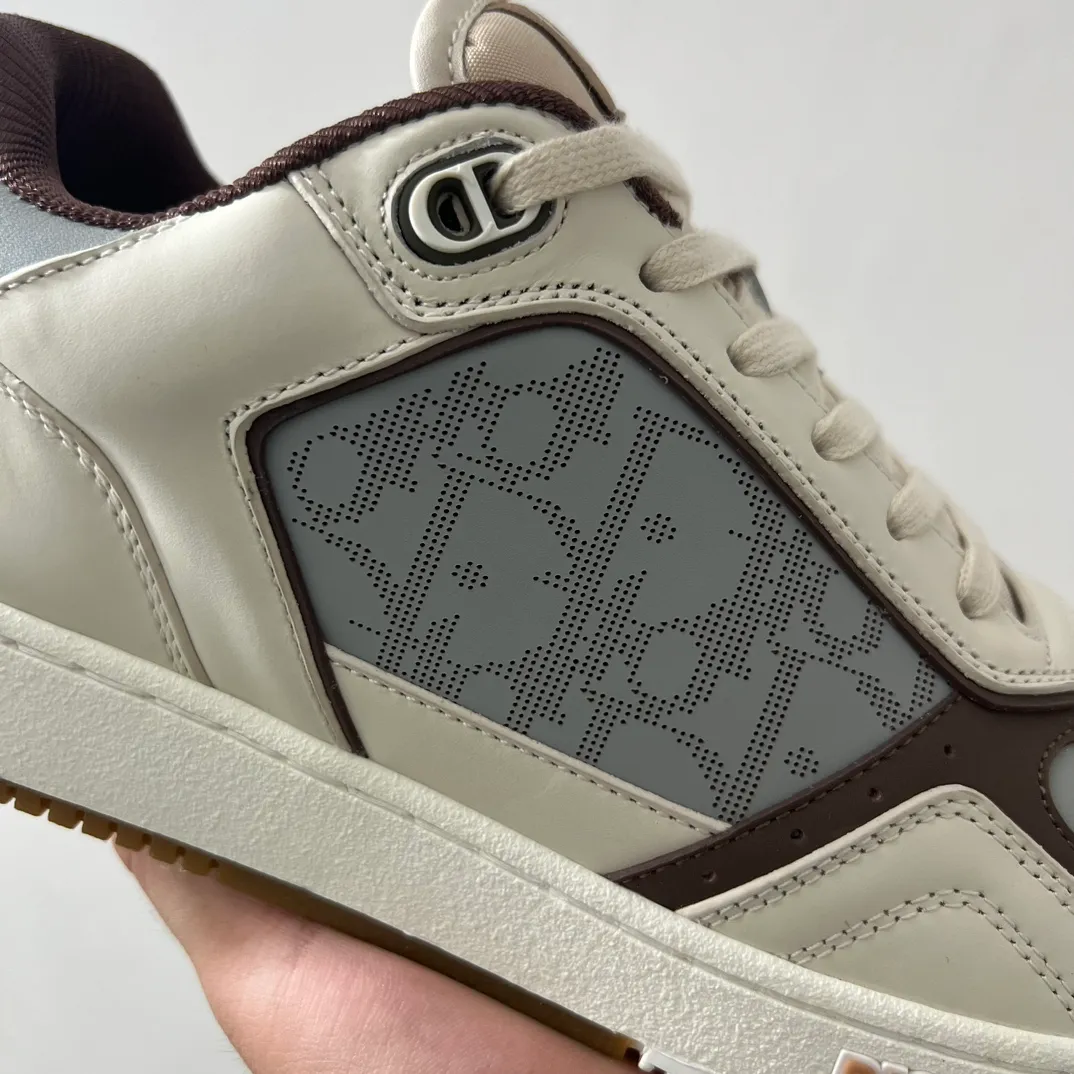 👟👟Ex-factory price 560👟👟 Men's size +10 Dior B27 series ✨2024 upgraded version purchasing agent grade ✨Super🔥sports shoes👫couple shoes. The high version 1:1 adopts oil edge lasting technology, the fabric is imported first-layer cowhide + high-tech fabric, and the inner cowhide + customized lining. TPU original engraved outsole. More than 30 colors of high-soled boots are available. Size: 35-42 for women and 38-46 for men. Bosses are welcome to compare...